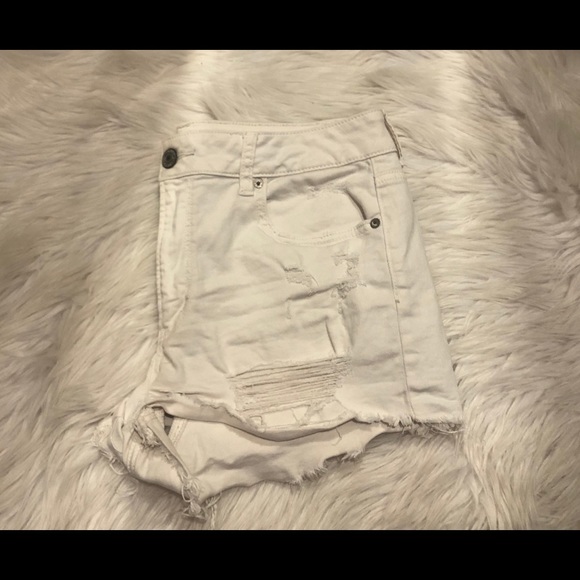 AMERICAN EAGLE OUTFITTERS white shorts - Picture 3 of 4